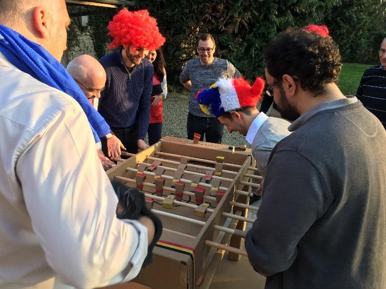 Construction et customisation de baby-foot en carton